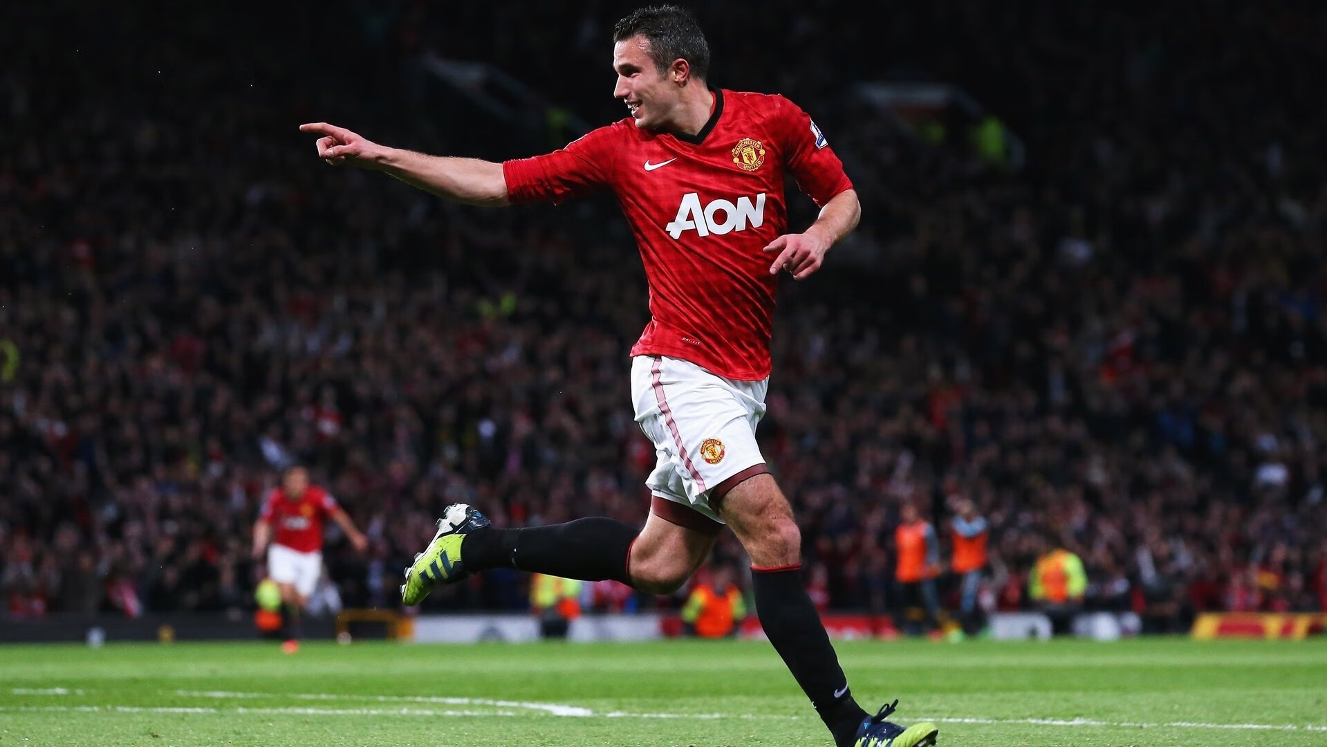 赛道风暴，雷诺车队横扫红牛二队，汉密尔顿率队登顶